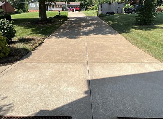 driveway concrete cleaning and sealing (before)