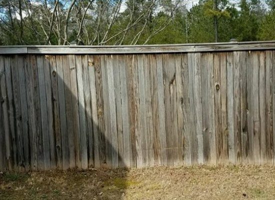 fence restoration cleaning (before) - Top Notch Pressure Washing